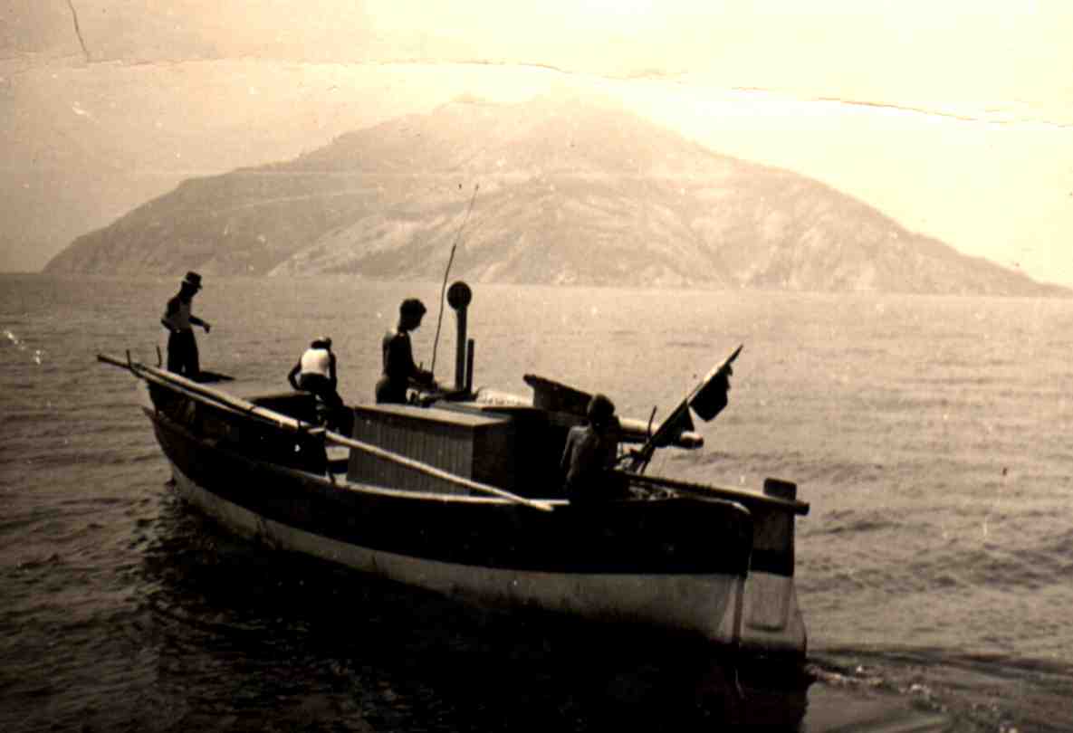 Barca da pesca verso Montecristo